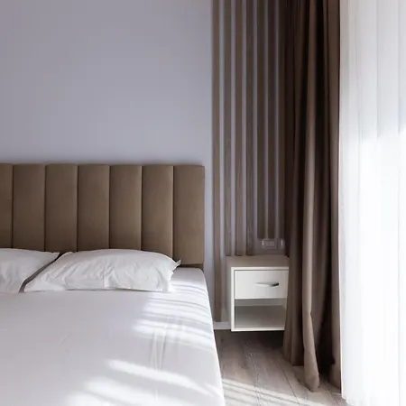 Broadway 4* Тирана
