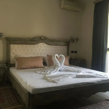 Broadway 4* טיראנה