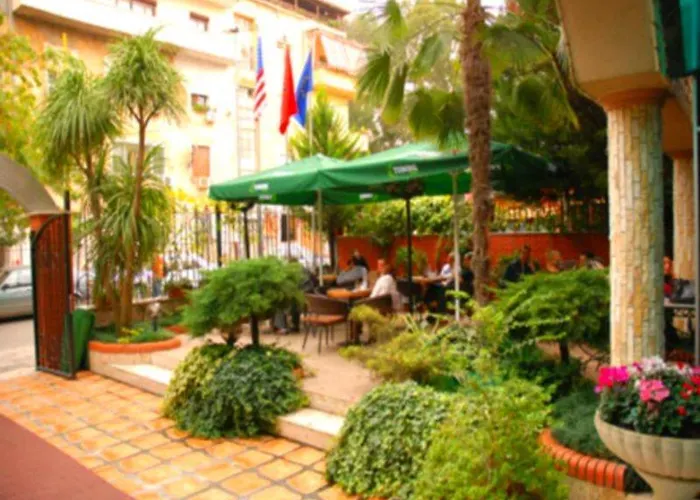 Broadway Boutique Szálloda Tirana